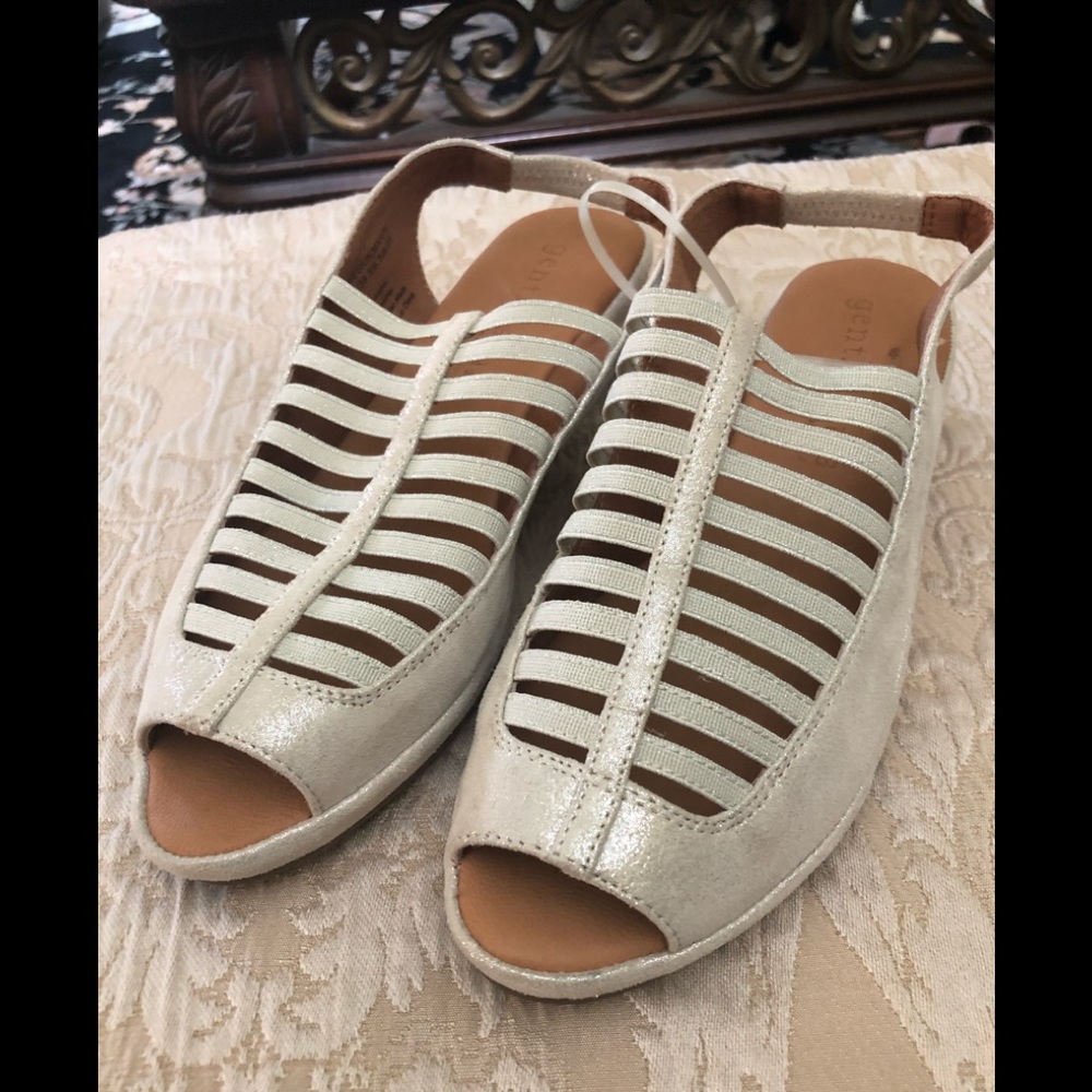 NWT - Gentle Souls by Kenneth Cole Espadrilles